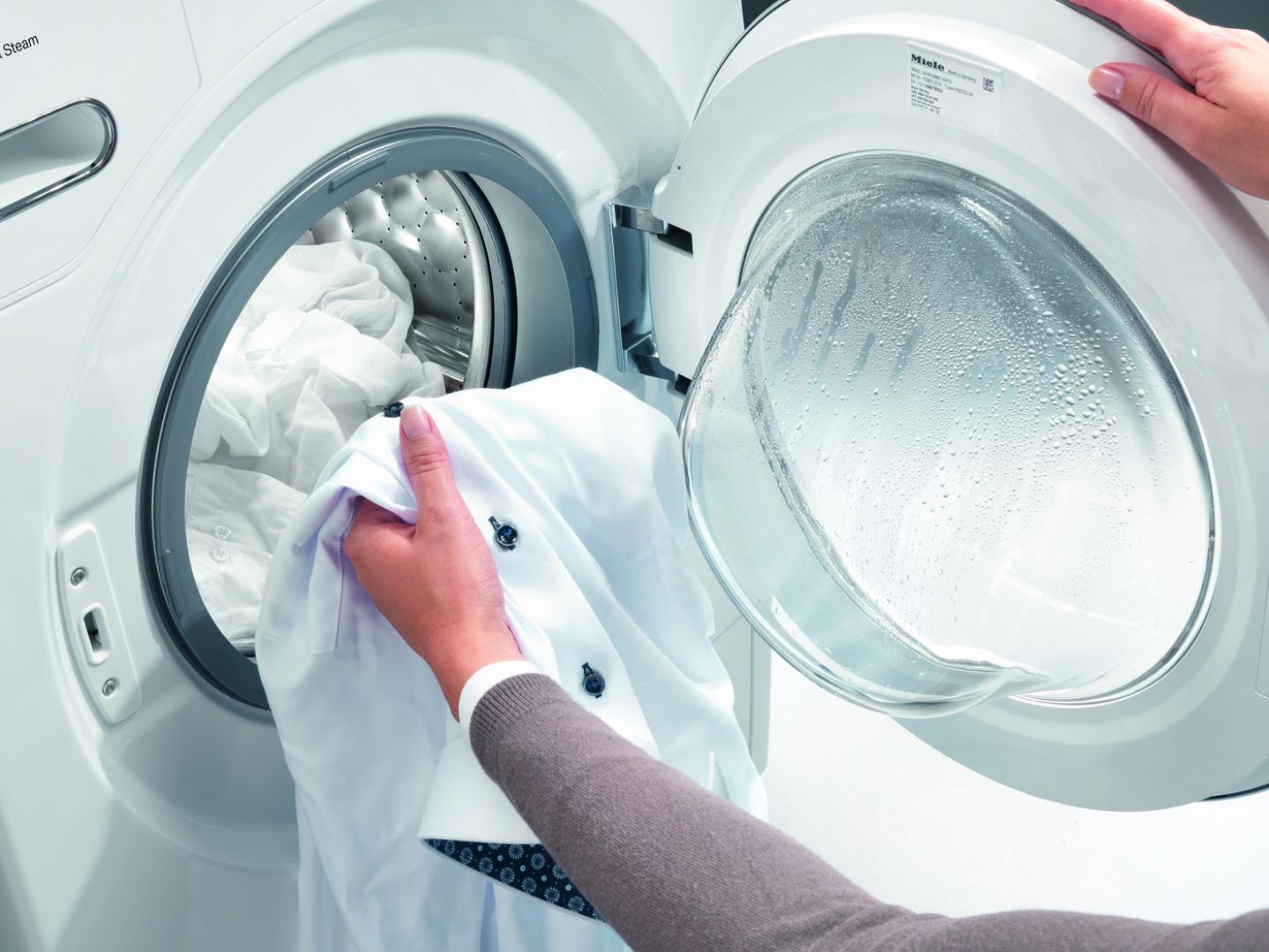 Pralki Modern Life są wyposażone w unikatowy, dostępny tylko w Miele system automatycznego dozowania detergentów TwinDos, który zapewnia nie tylko wygodę, ale także maksymalne wykorzystanie detergentu, pozwala przy tym zaoszczędzić nawet 30% płynu w porównaniu z ręcznym dozowaniem.