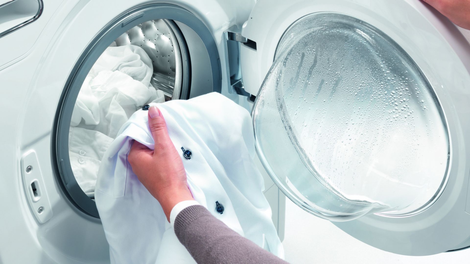 Pralki Modern Life są wyposażone w unikatowy, dostępny tylko w Miele system automatycznego dozowania detergentów TwinDos, który zapewnia nie tylko wygodę, ale także maksymalne wykorzystanie detergentu, pozwala przy tym zaoszczędzić nawet 30% płynu w porównaniu z ręcznym dozowaniem.