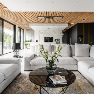 Naturalny materiały podkreślają luksusowy charakter aranżacji. Projekt Joanna Ochota Archimental Concept JOana foto Mateusz Kowalik 