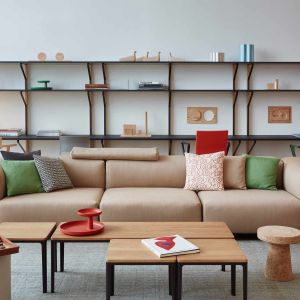 Sofa Soft Modular to projekt dla słynnej marki Vitra, za którym stoi znany designer z Wielkiej Brytanii, Jasper Morrison. Cena: od 18 tys. zł. Producent: Vitra