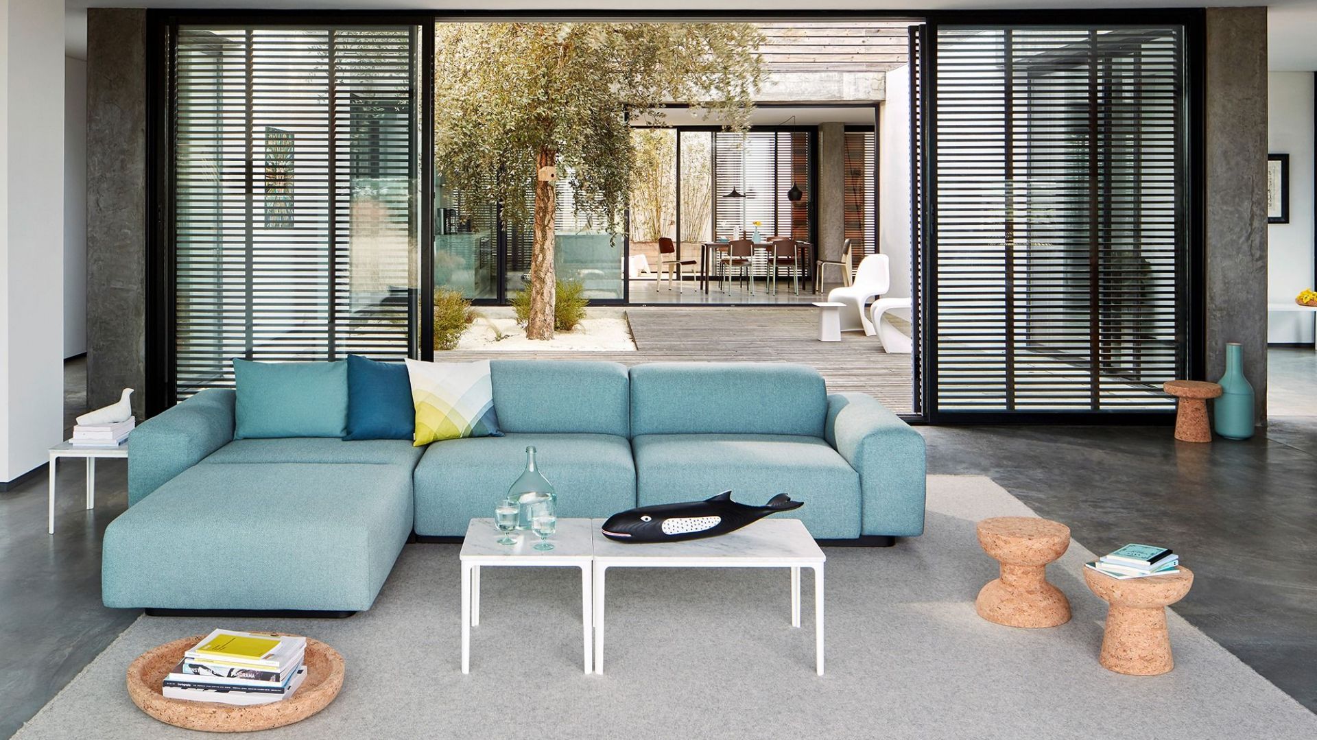 Sofa Soft Modular to projekt dla słynnej marki Vitra, za którym stoi znany designer z Wielkiej Brytanii, Jasper Morrison. Cena: od 18 tys. zł. Producent: Vitra