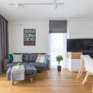 Małe mieszkania bez wątpienia posiadają wiele zalet. Są tańsze, przytulne i nie wymagają wielogodzinnego porządkowania. Projekt Joanna Rej. Fot. Pion Poziom