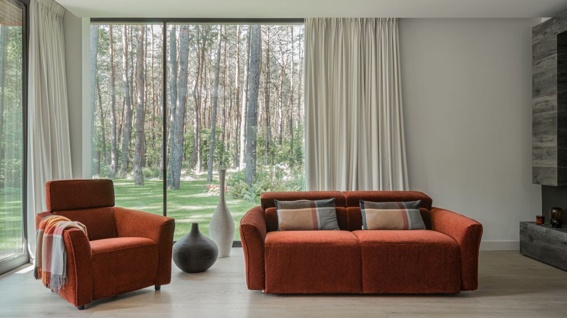 Sofa Nola to gustowny, elegancki meble, który zapewni popołudniowy relaks oraz wygodny, nocny wypoczynek. Cena od ok. 4.680 zł. Fot. Gala Collezione