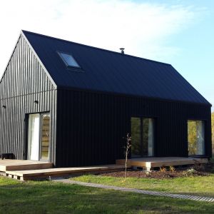 Coraz większą popularnością wśród inwestorów cieszą się projekty domów w typie nowoczesnej stodoły, inspirowane skandynawskim minimalizmem. Got. Galeco