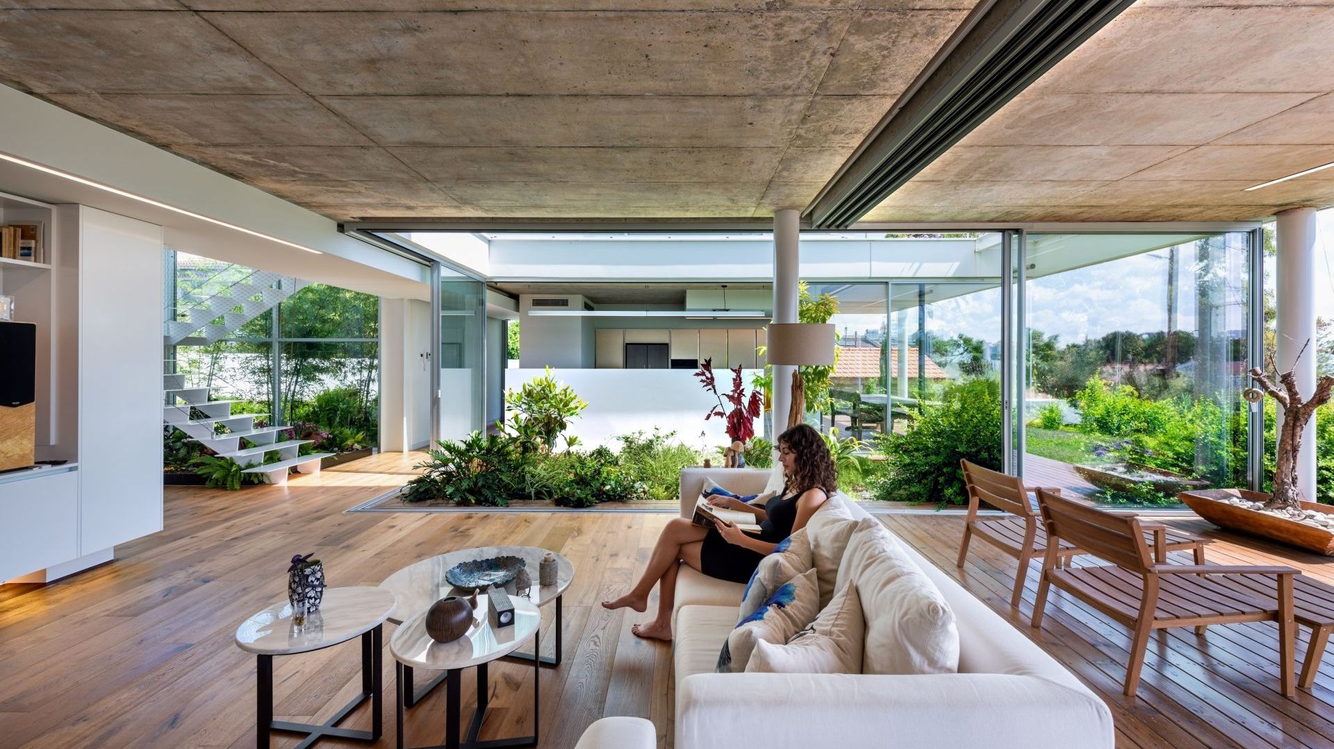 Garden House to dom, który dosłownie połączono z ogrodem. Projekt i zdjęcia: Christos Pavlou Architecture