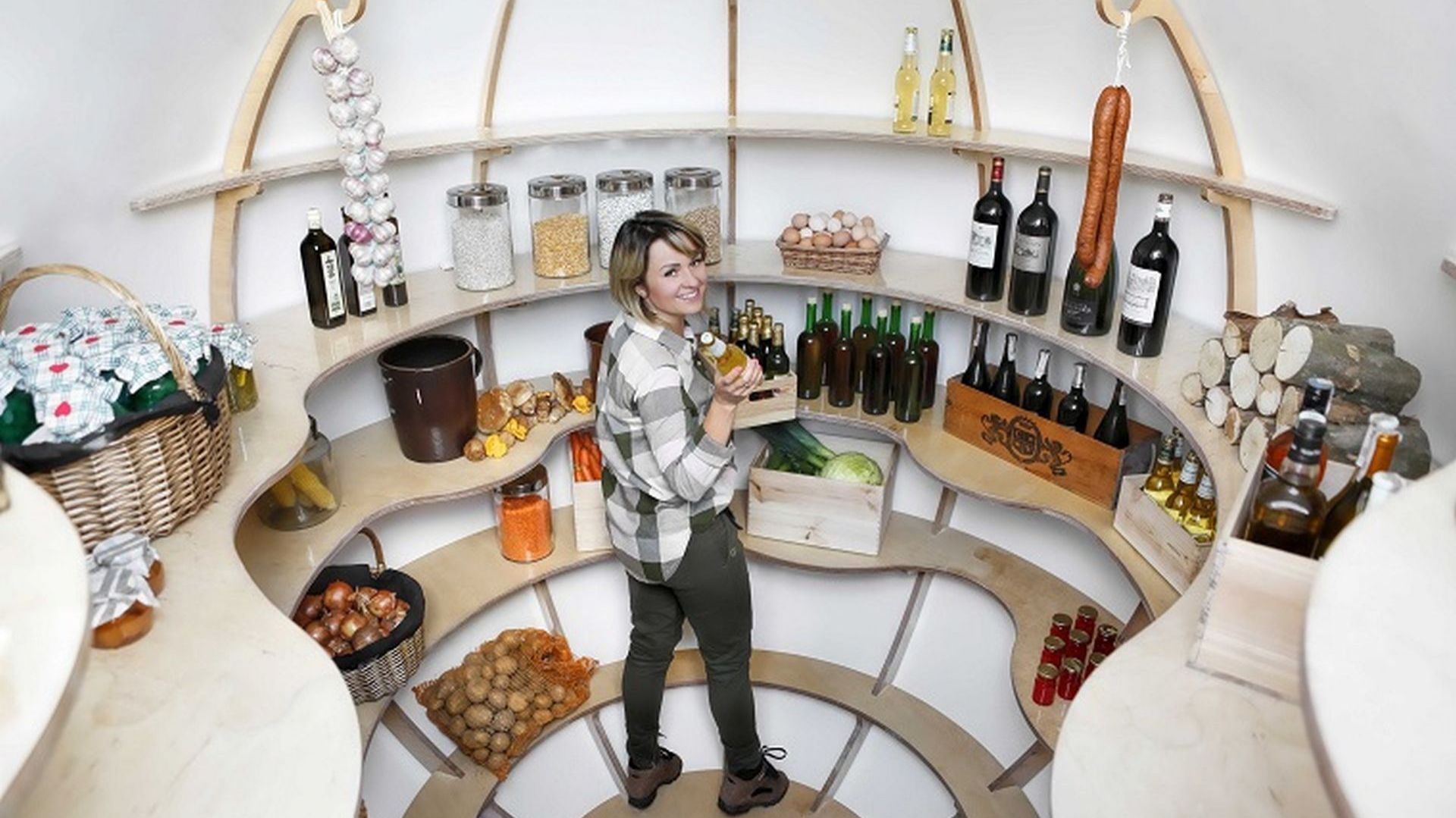 Ta piwniczka wykonana jest z tego samego materiału co jachty, więc nawet największe ulewy nie zaleją wnętrza, ponieważ jest w 100% szczelne. Fot. Shire Cellar