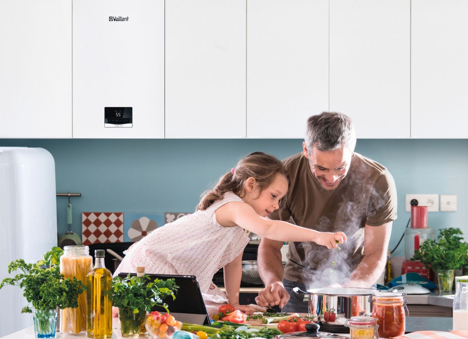Ładny wygląd kotła naściennego ecoTEC intro idealnie nadaje się do montażu np. w aneksie kuchennym. Fot. Vaillant