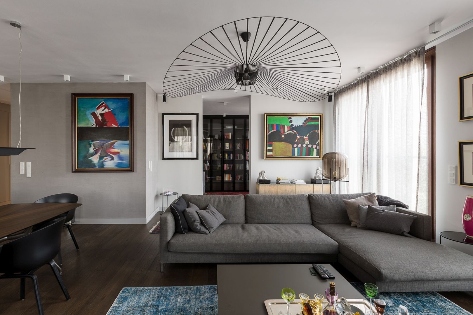 Lampa jak damski kapelusz to już ikona designu. Projekt Dmowska Design foto Przemysław Kuciński