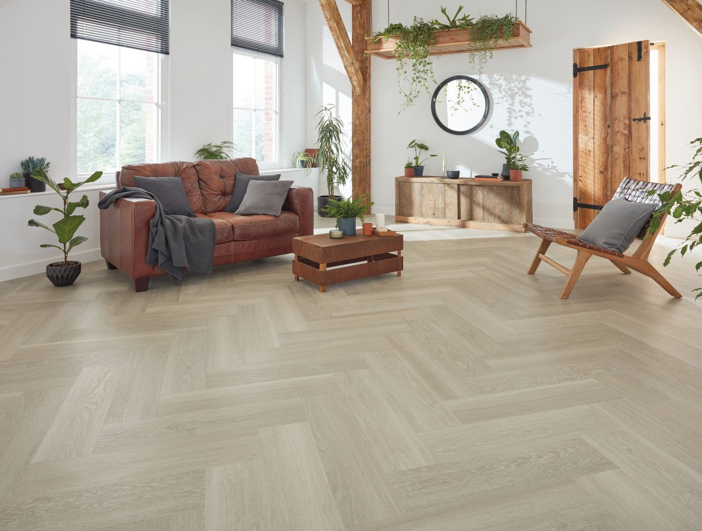 Kolekcja Van Gogh wzbogaciła się ostatnio o kolejne wybarwienia dębu. Fot. Dekorian Home, Designflooring kolekcja Van Gogh