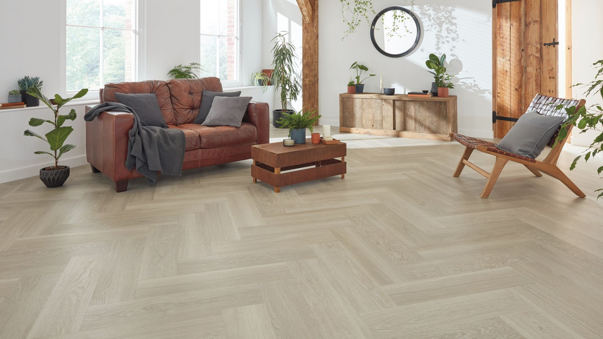 Kolekcja Van Gogh wzbogaciła się ostatnio o kolejne wybarwienia dębu. Fot. Dekorian Home, Designflooring kolekcja Van Gogh