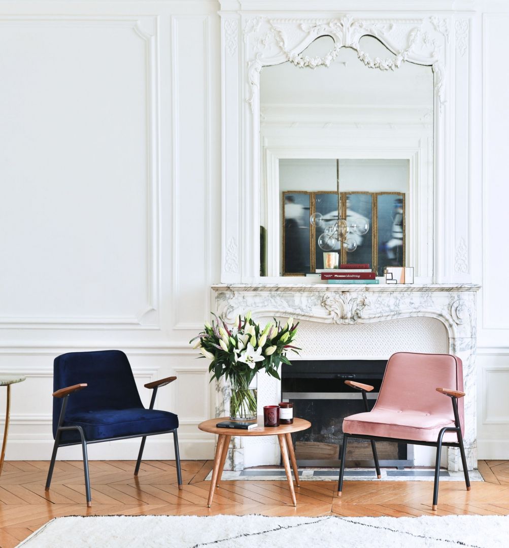 Produkcja legendarnego fotela 366 została wznowiona w 2014 roku przez markę 366 Concept Retro Furniture. Oprócz fotela, w serii 366 dostępne są współcześnie doprojektowane meble: fotel bujany, sofka, podnóżek, stoliki, lampka. Współczesny model 366 kosztuje od 2250 zł. Fot. 366 Concept Retro Furniture
