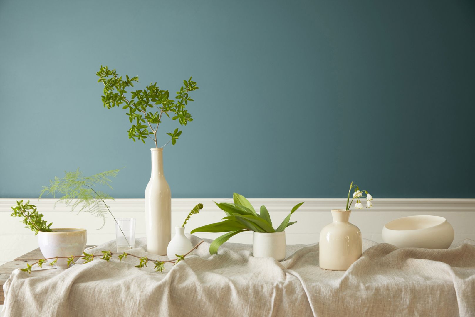 Intrygujący, wyważony i kojący kolor roku „Aegean Teal 2136-40” zapewnia naturalną harmonię. Fot. Benjamin Moore