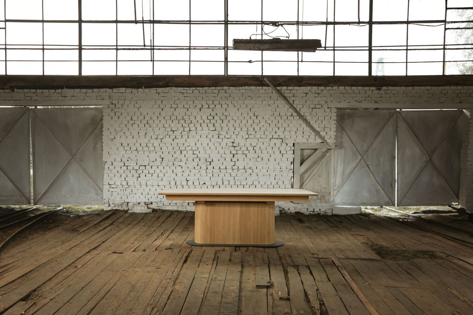 Stół z kolekcji TUO. Fot. Studio Rygalik