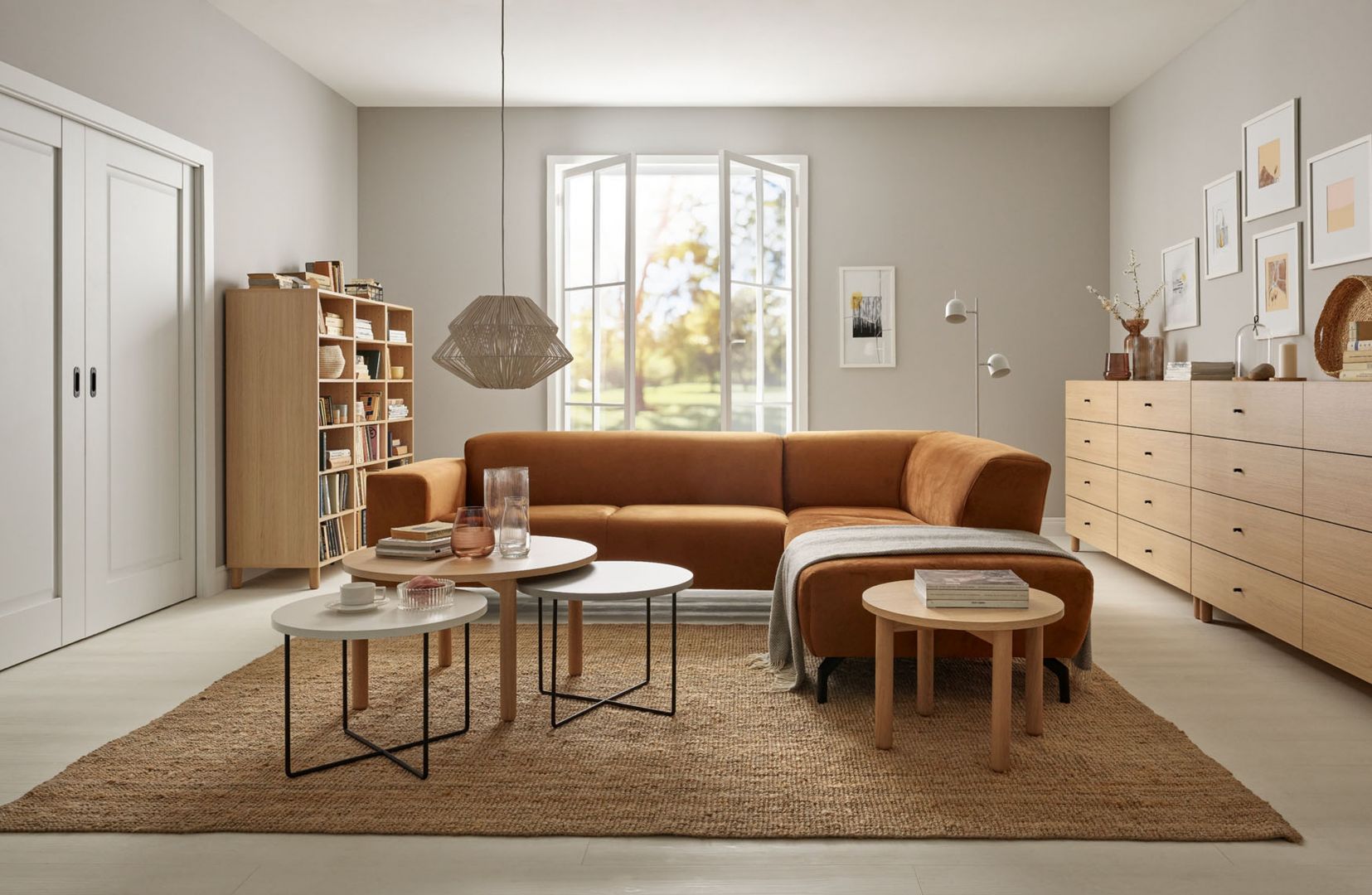 Sofa Favo od VOX w prostej wersji jest w stanie pomieścić nawet trzy osoby, a jej nowoczesna linia idealnie sprawdza się w minimalistycznych wnętrzach. Fot. VOX