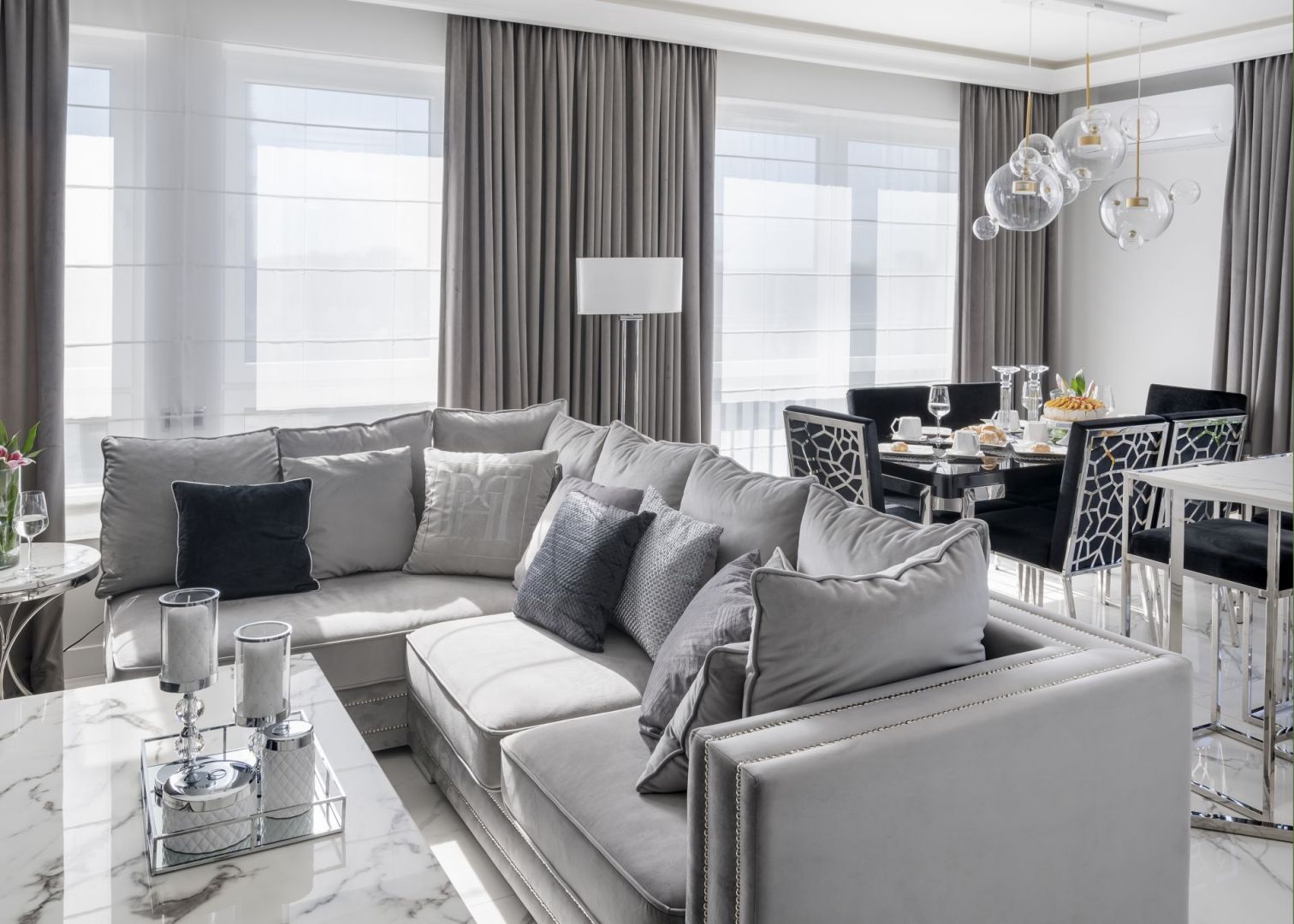 Eleganckie luksusowe wnętrze w stylu glamour. Projekt: Magdalena Miśkiewicz, Miśkiewicz Design (architekt prowadzący: Gabriela Radwanowska). Zdjęcia: Łukasz Zandecki