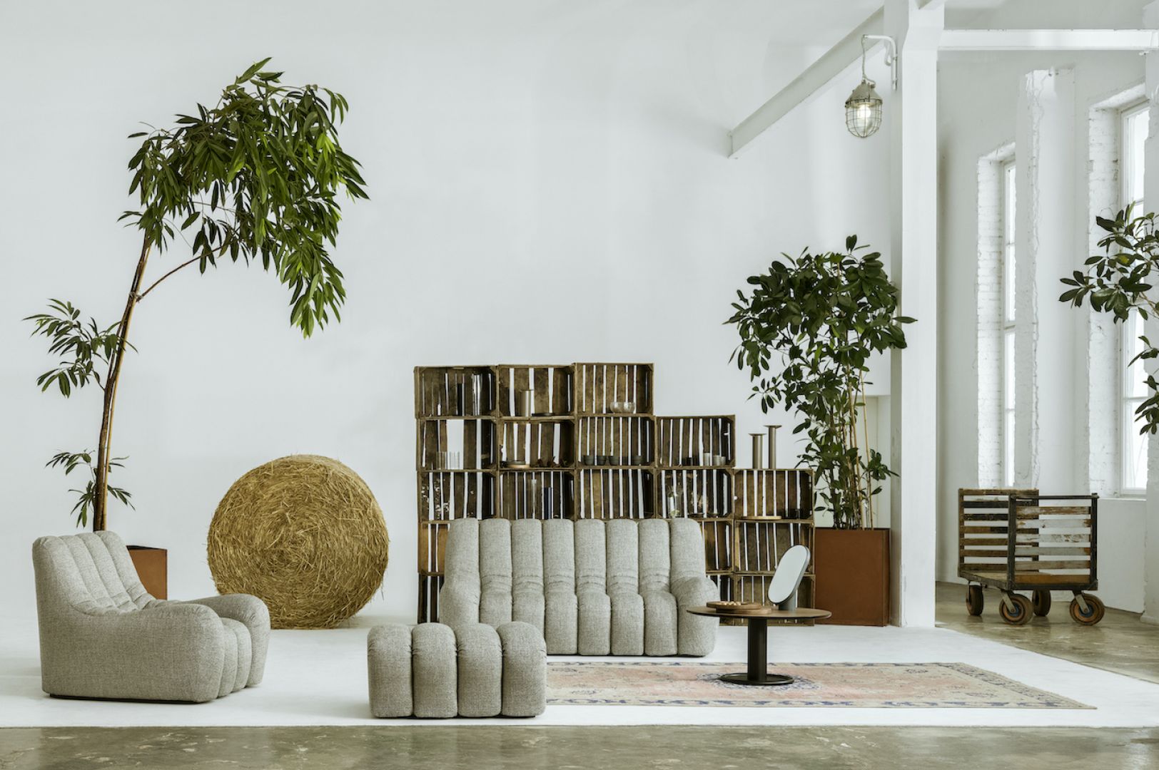 Sofa, fotel i pufa Wadi, stolik Oo Sofa, fotel i pufa Wadi, stolik Oo projektu Tomka Rygalika. Fot. Nobonobo