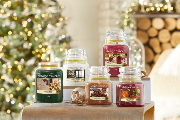 Świąteczna dekoracja domu: postaw na piękne świece zapachowe!