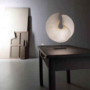 lampa Yoruba Rose, projekt: Ingo Maurer. Fot. Mood-Design