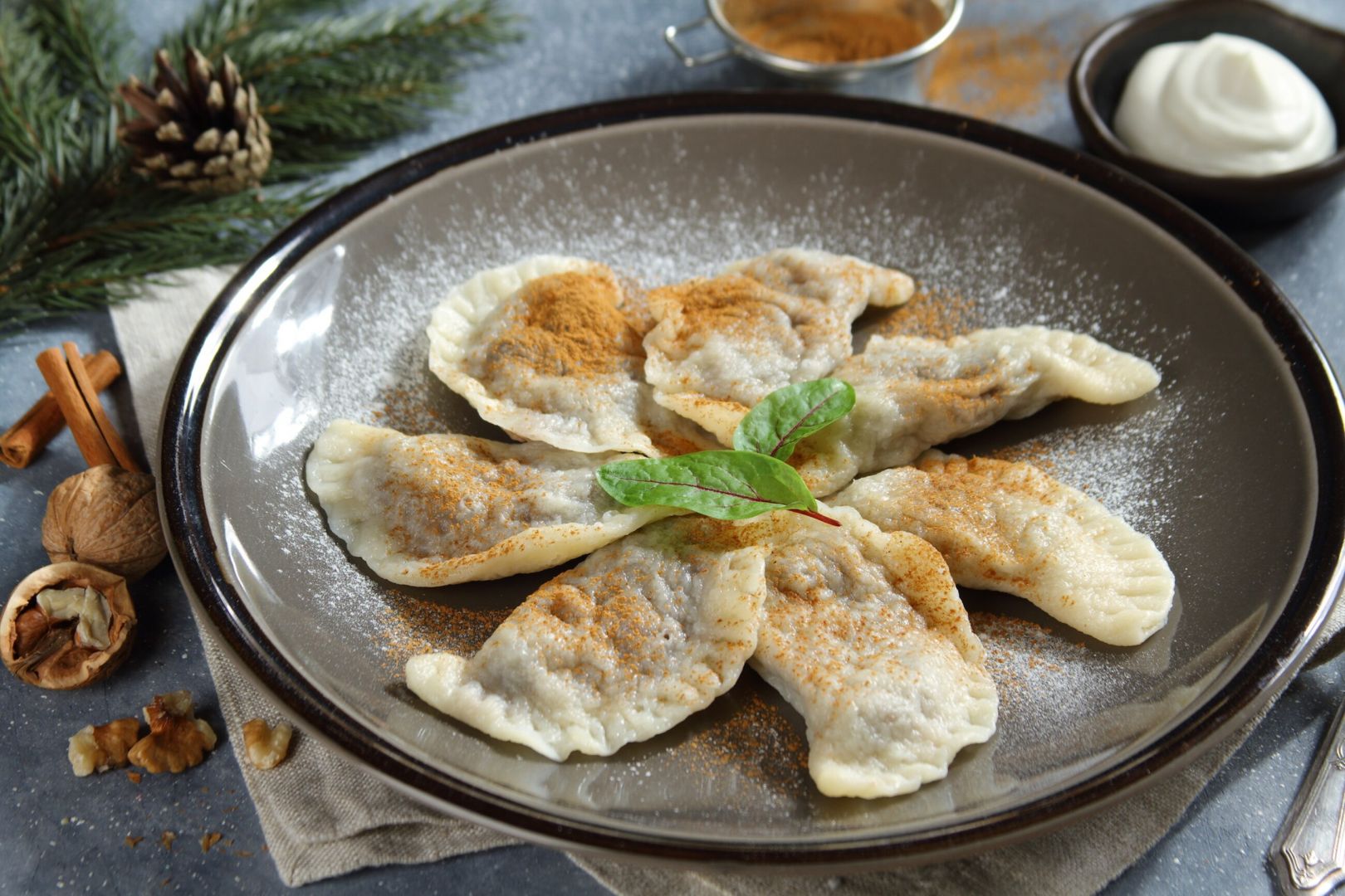 Pierogi z suszonymi śliwkami