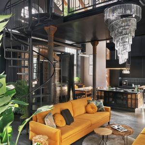 Adaptacja na loft starej kuźni w Fabryce Pomp w Lesznie. Projekt wnętrza: Jan Sikora, Sikora Wnętrza. Fot. Tom Kurek