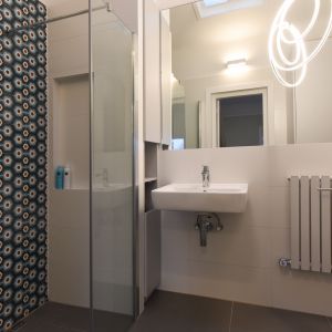 Druga łazienka z prysznicem. Projekt i zdjęcia: Marta Kruk, HeyHome