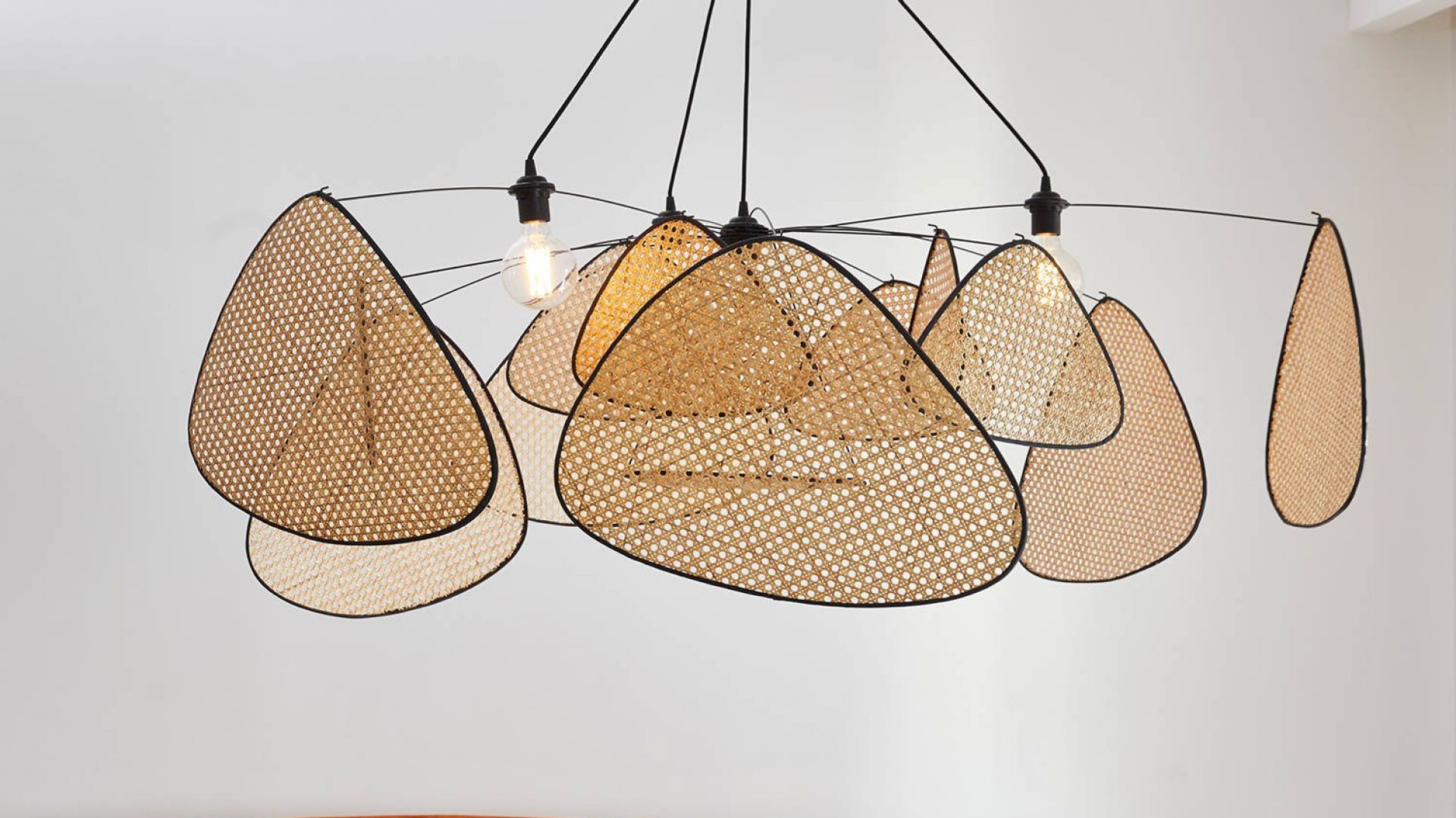 Dobry design: piękne lampy do salonu i nie tylko. Możesz je kupić w Polsce!