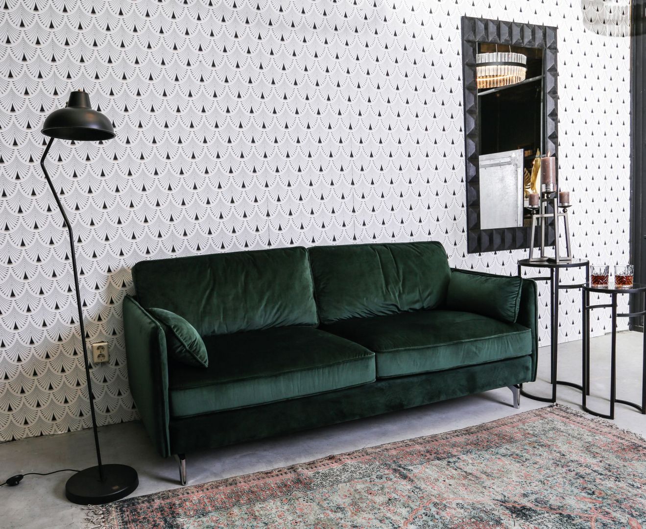 Welurowa sofa dwuosobowa Liva firmy PTMD Collection dostępna w ofercie sklep.zielonafabryka.pl. Fot. Zielona Fabryka