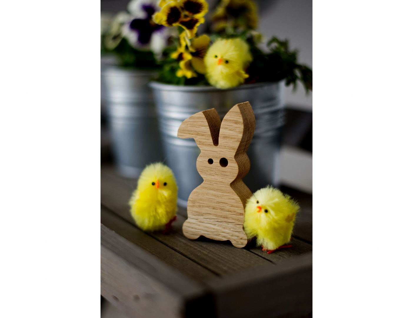 Wielkanocne dekoracje: drewniany króliczek. Fot. Pakamera.pl
