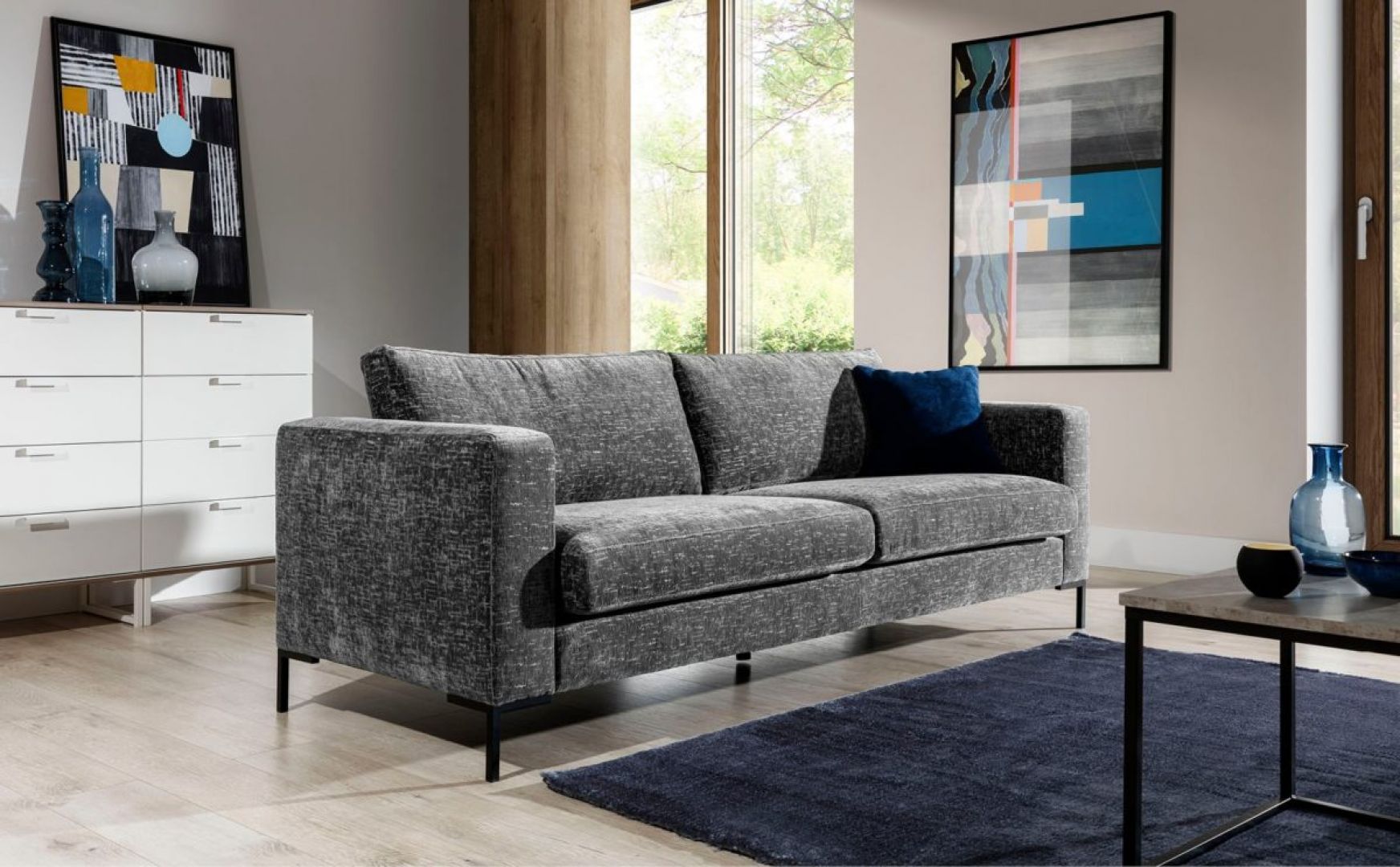 Sofa do małego salonu z kolekcji Rotterdam. Dostępna w ofercie firmy Stagra Meble. Fot. Stagra Meble