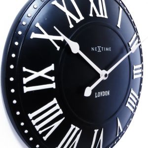 Miejski szyk i retro klimaty klasycznej Anglii przywołane za sprawą zegara London Roman. Dostępny też w wersji czerwonej. Cena: 399 zł. Nextime
