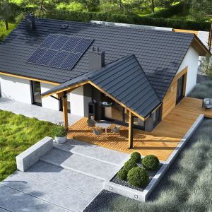 Dom Mini 4 w. II do strony ogrodu zachwyca dekoracyjnym tarasem z klimatycznym kominkiem zewnętrznym. Projekt: pracownia Archipelag