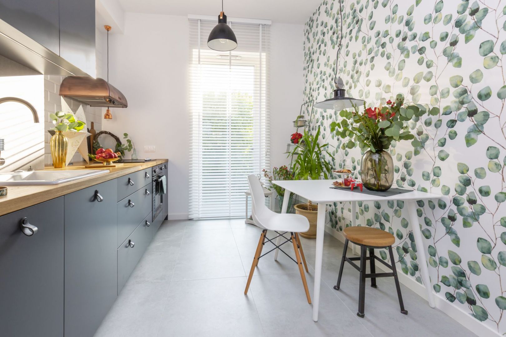 Modna kuchnia w bloku. Projekt Małgorzata Kasperek, Decoroom. Fot. Pion Poziom