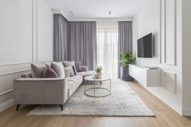 Jak optycznie powiększyć salon? Sprawdzone sposoby architektów. Zobacz zdjęcia!