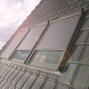 Markiza Solar w trybie automatycznym samoczynnie zwija się  lub rozwija, w zależności od stopnia nasłonecznienia. Fot. Fakro
