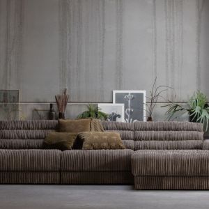 Modne dekoracje ściany w salonie. Na zdj. Be pure Woood Dutchhouse.pl 