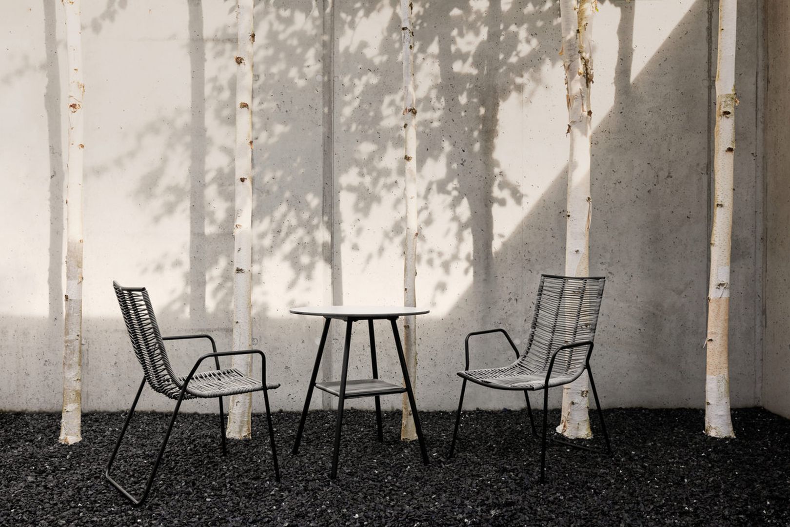 Meble do ogrodu w stylu skandynawskim. Fot. BoConcept