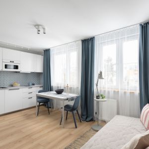 Mieszkanie dla studentów. Projekt wnętrza, stylizacja: Ola Dąbrówka, pracownia Good Vibes Interiors. Zdjęcia: Mikołaj Dąbrowski
