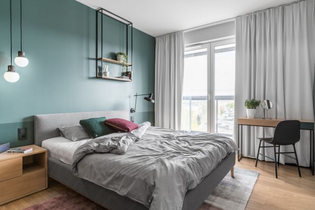 Ściana za łóżkiem w sypialni. 10 świetnych pomysłów dla każdego