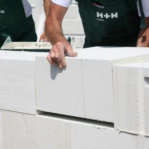 Наружные стены, помимо прочности и технических параметров, также отвечают за внешний вид нашего дома. Фото H + H