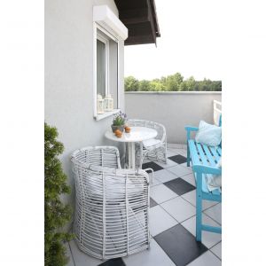 Nieduży balkon w mieszkaniu w bloku. Projekt: Magdalena Kwiatkowska. Fot. Bartosz Jarosz