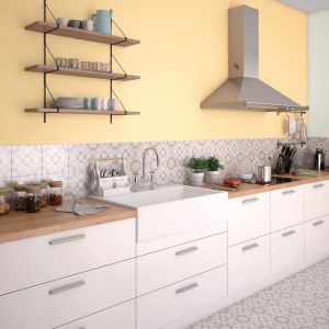 Ściany w kuchni pomalowano farbą Beckers Designer Kitchen & Bathroomw kolorze Comfort. Fot. Beckers