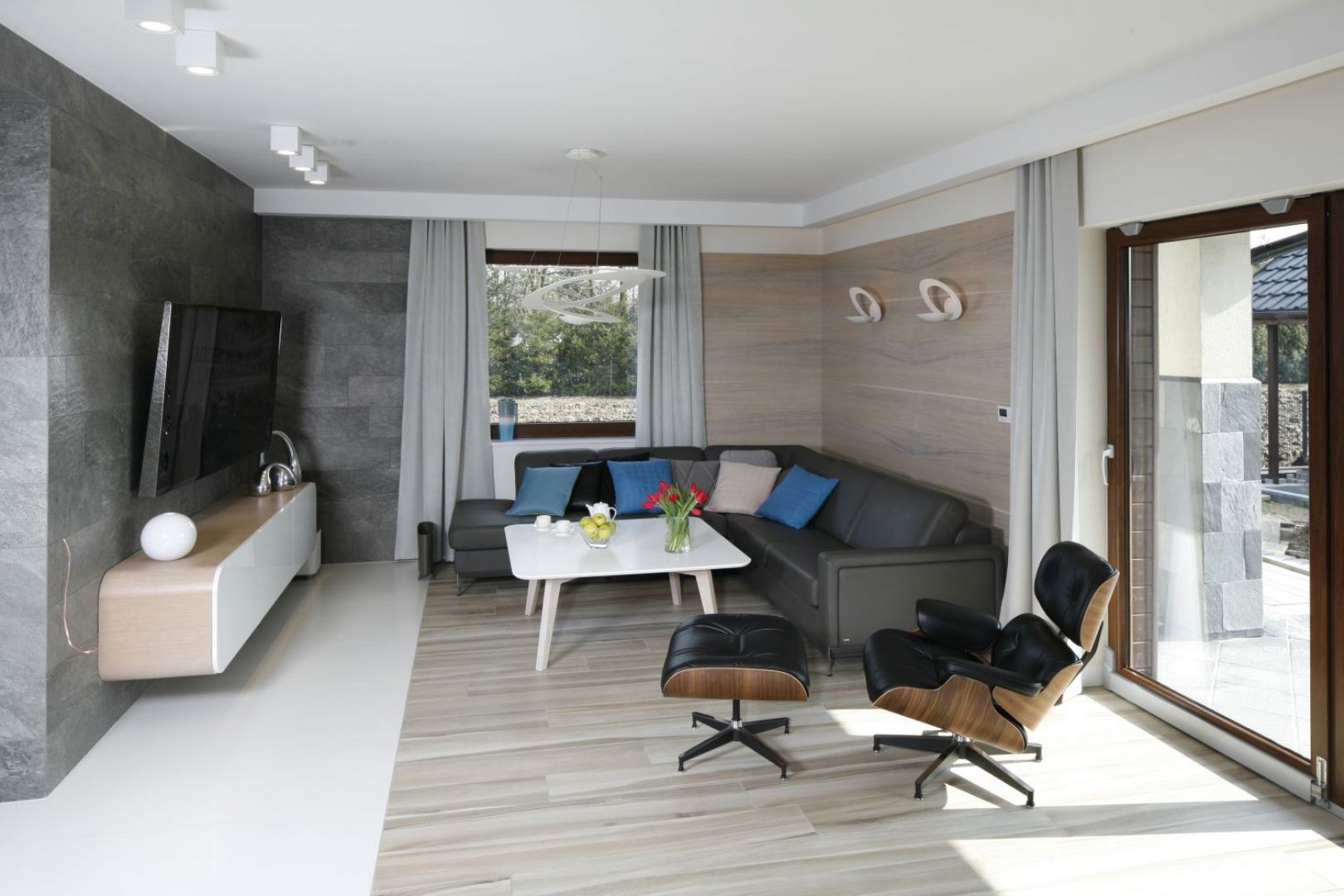 Nowoczesny, wygodny salon. Projekt: Marta Kilan. Fot. Bartosz Jarosz.