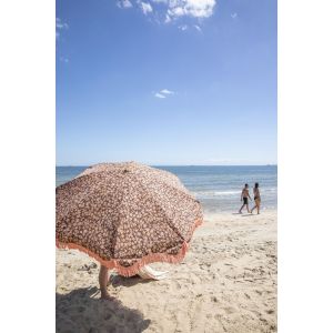Ciekawy design parasoli przeciwsłonecznych jest efektem współpracy HKliving z Doris. Fot. HKliving/Dutchhouse.pl
