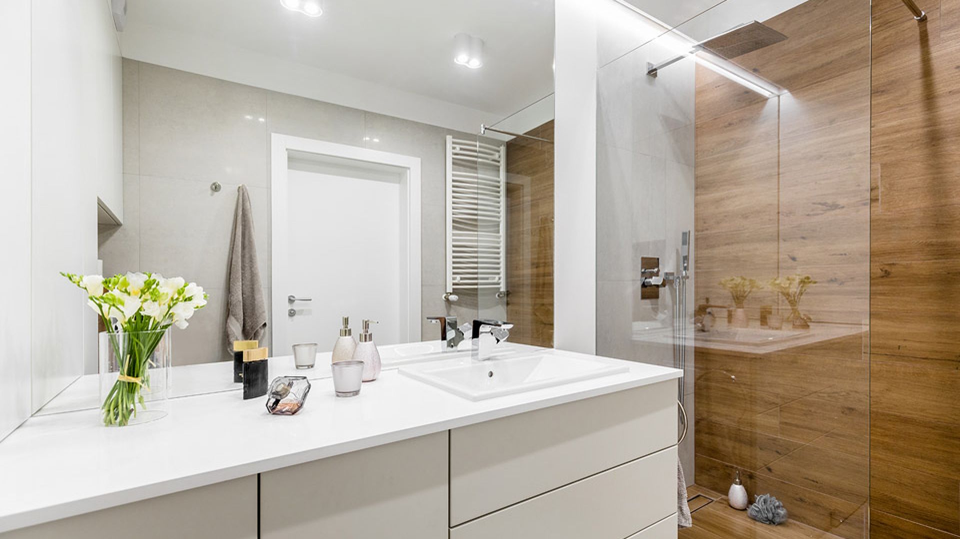 Mała łazienka z prysznicem: 10 najlepszych pomysłów. Piękne inspiracje!