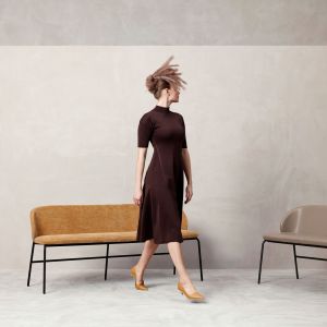 Duńska marka meblowa BoConcept, rozszerza swoją kultową kolekcję Princeton, wprowadzając do oferty nową ławkę i stołek barowy. Fot. BoConcept 