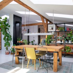 Marzeniem Kuby była atmosfera miejskiego loftu, pięknego, ale na swój sposób surowego. Projekt wnętrza: Szalbierz Design. Zdjęcia: Maja Musznicka Shine Studio 