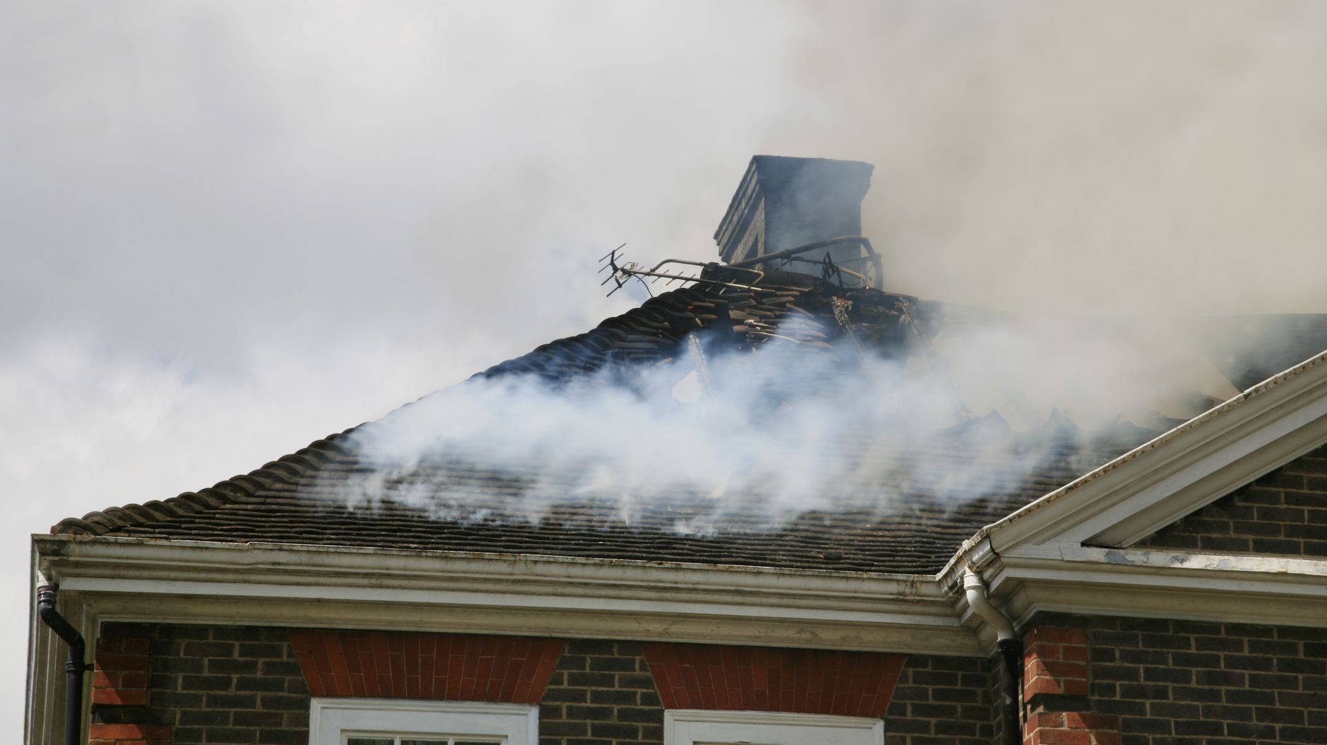 Jak zabezpieczyć dom przed pożarem? Poradnik