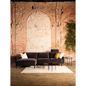 Sofy z kolekcji Leveza firmy Livingroom. Fot. Livingroom/Galeria Wnętrz Domar 

g