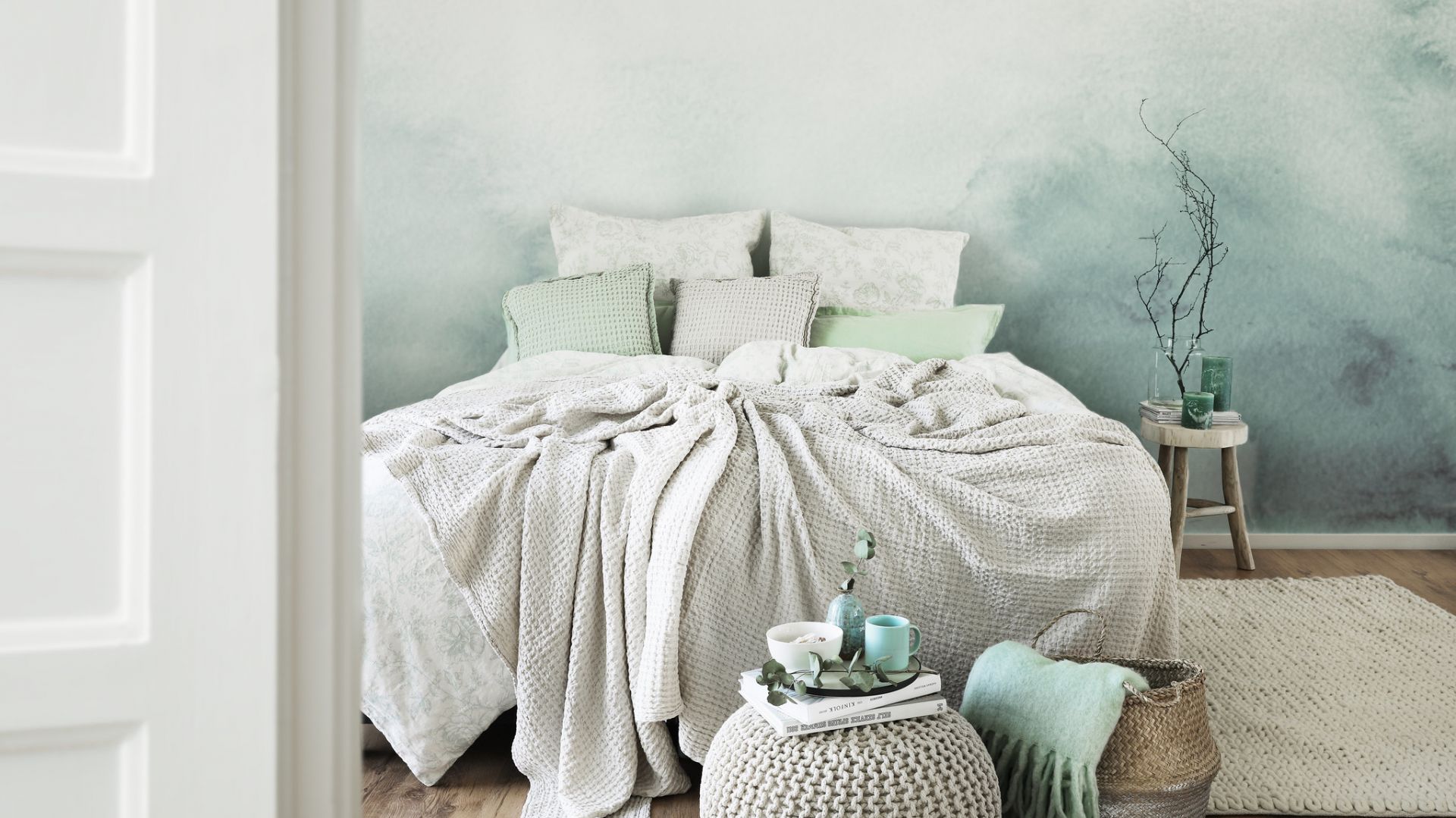 Pastelowa sypialnia: 15 pięknych wnętrz, idealne aranżacje na jesień
