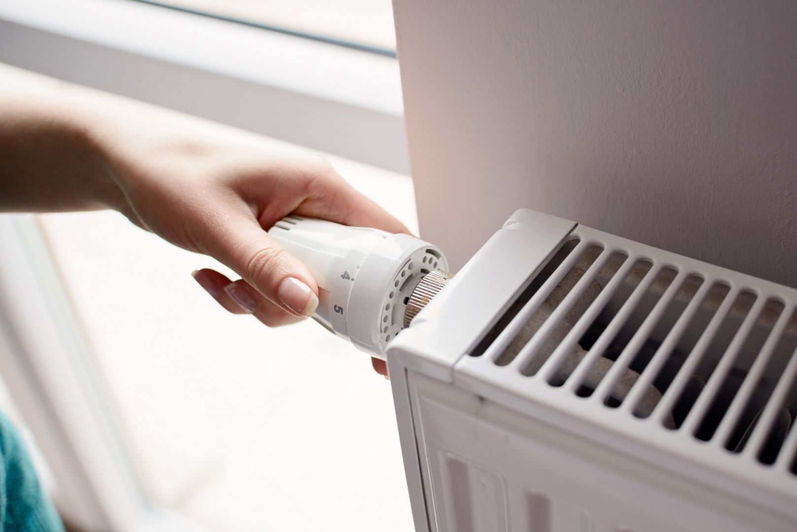 Pompa ciepła jest bardzo ekonomiczna w porównaniu z tradycyjnymi systemami grzewczymi. Fot. AdobeStock / Foton Technik